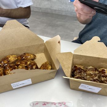 Vivi Bubble Tea - Koreanstyle Chicken Wings(8Pcs) and Takoyaki(6Pcs) - Bubble Tea Near Me - Littleton, Colorado