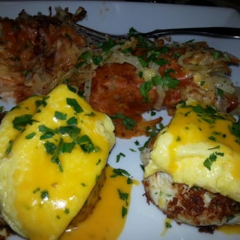 Batter & Berries - Crab Cakes Eggs Benedict w/Cheesy Hashbrowns - Breakfast & Brunch Near Me - Chicago, Illinois Batter & Berries - Crab Cakes Eggs Benedict w/Cheesy Hashbrowns - Breakfast & Brunch Near Me - Chicago, Illinois