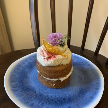From Lucie - Vanilla buttercream mini cake - Bakeries Near Me - New York, New York From Lucie - Vanilla buttercream mini cake - Bakeries Near Me - New York, New York