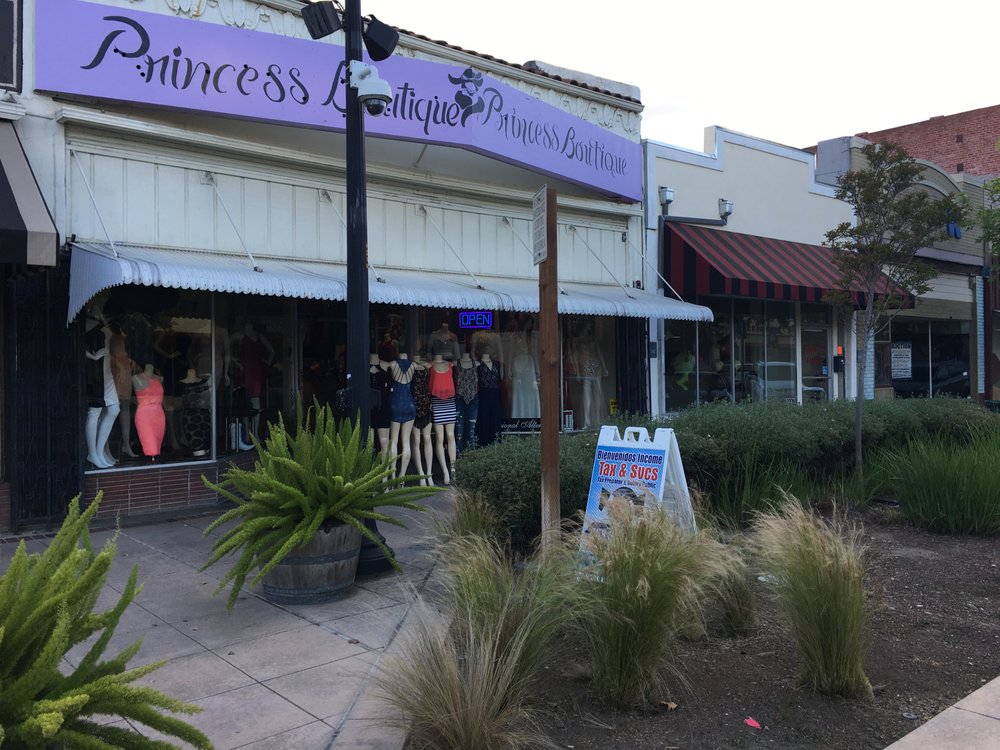 BIENVENIDOS TAX & SVCS 7507 Monterey St, Gilroy, California