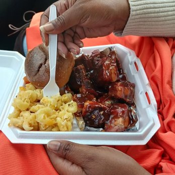 Err'Thang Smoked - Rib Tip dinner. Mac and cheese included  yams and a dinner roll - Barbeque Near Me - Detroit, Michigan