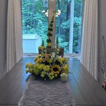 Behrz Bloomz - Florists Near Me - Sterling, Illinois