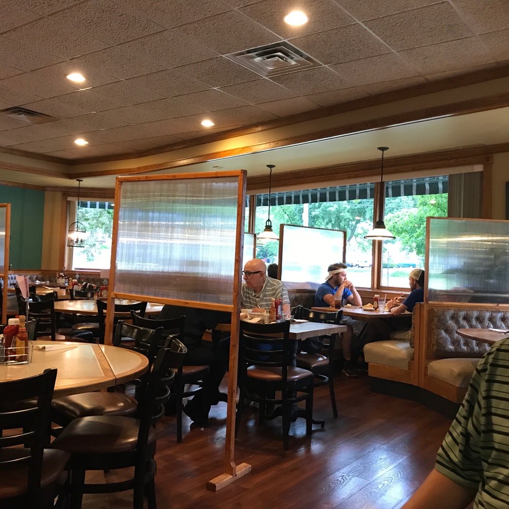 Paul's Family Restaurant - Dining area - American Near Me - Elgin, Illinois