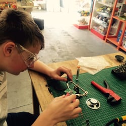 MAKESHOP - Making an iPhone speaker from scratch. Circuit board time :-)