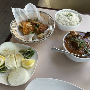 Khaao Macha - Andhra chicken curry, cheese naan bites and onion salad. - Indian Near Me - Akron, Ohio