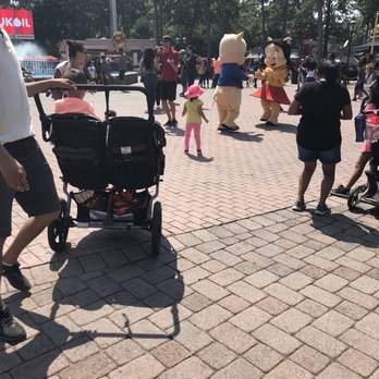 Six Flags Great Adventure - Kids dancing with some characters - Amusement Parks Near Me - Jackson Township, New Jersey Six Flags Great Adventure - Kids dancing with some characters - Amusement Parks Near Me - Jackson Township, New Jersey