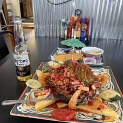 Mariscos Seafood El Najar - Seafood cocktail stuffed pineapple