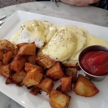 Gracie's - Eggs Benedict on gluten free toast - New American Near Me - Portland, Oregon Gracie's - Eggs Benedict on gluten free toast - New American Near Me - Portland, Oregon