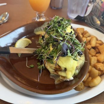 Crackings - Destin - Lobster Eggs Benedict - Breakfast & Brunch Near Me - Destin, Florida Crackings - Destin - Lobster Eggs Benedict - Breakfast & Brunch Near Me - Destin, Florida