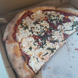 Worst Margarita pizza ever. Other 4 Were terrible and they messed up 2 of them.