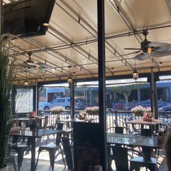 Filippou's Twisted Pizza - Outdoor dining