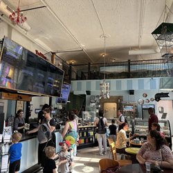 Amélie's French Bakery & Café - Inside