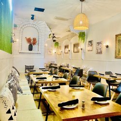 Campanella's Italian Restaurant & Pizzeria - Gorgeous Authentic Italian Restaurant. Very Romantico OuiOui.