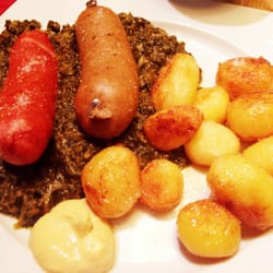 Winterhuder Fährhaus - Grünkohl mit Pinkel, Kohlwurst und Lüttje Tüffels