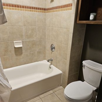 Great Wolf Lodge - Small bathroom. (No fans) - Resorts Near Me - Centralia, Washington