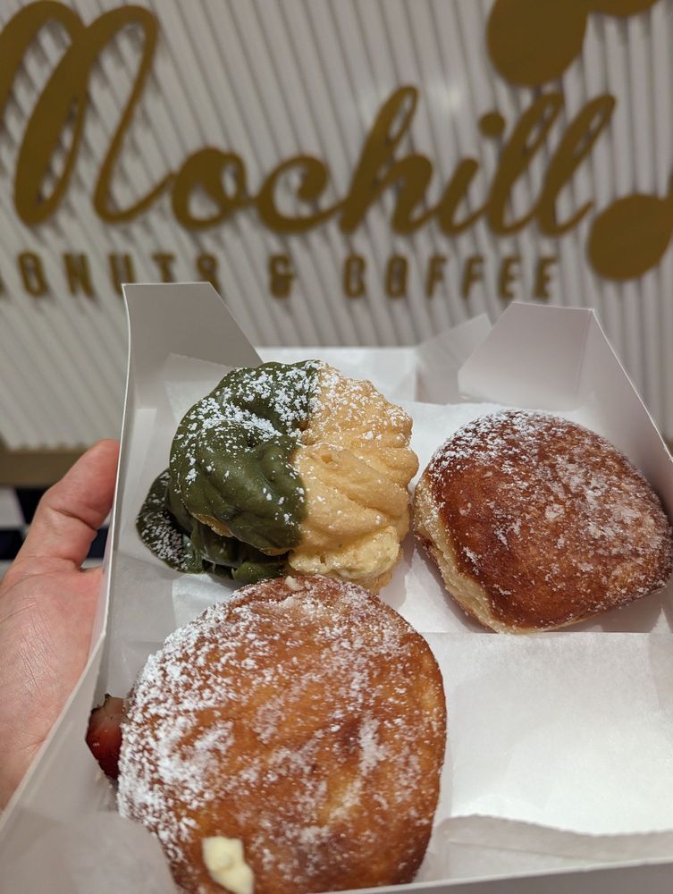 MOCHILL DONUTS & COFFEE Updated October 2024 290 Photos & 69 Reviews 3525 W Carson St