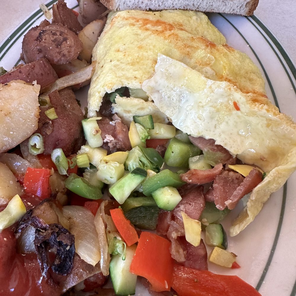 Veggie omelette (1 star) with home fries and GF toast