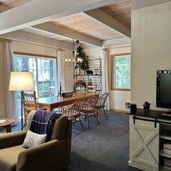 Best Way Movers - pine table only as in photo no chairs. 2 end leaves not attached in picture