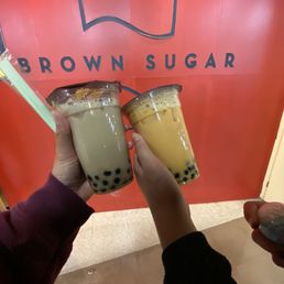 Bubble Milk Tea (left) Bubble Milk Tea (left)