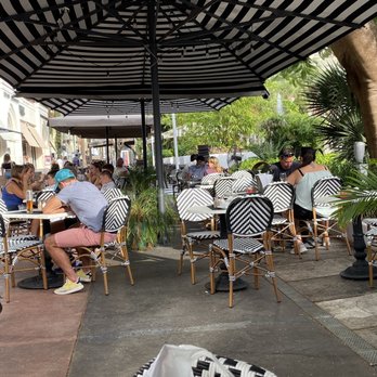 Aura on Lincoln - Outdoor seating - Breakfast & Brunch Near Me - Miami Beach, Florida Aura on Lincoln - Outdoor seating - Breakfast & Brunch Near Me - Miami Beach, Florida