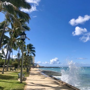 Barefoot Beach Cafe - Dining area - Breakfast & Brunch Near Me - Honolulu, Hawaii