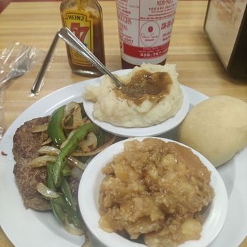 Little Creek Diner - Hamburger steak with peppers, onions, mashed potatoes & gravy & apple crumble - American Near Me - Germanton, North Carolina Little Creek Diner - Hamburger steak with peppers, onions, mashed potatoes & gravy & apple crumble - American Near Me - Germanton, North Carolina