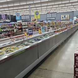 Save A Lot - Funny, I didn't realize, until I entered, that I haven't never been here before.