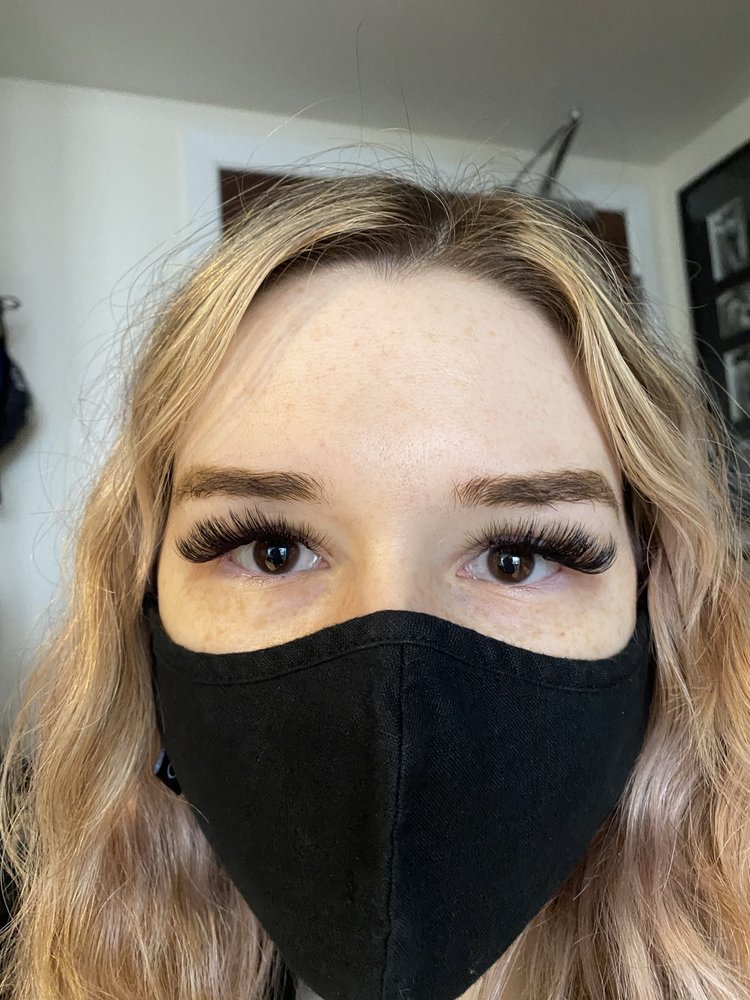 Lashful Lashes Logo