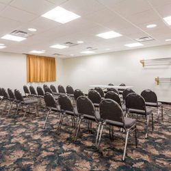 Super 8 by Wyndham Alma - Meeting Room