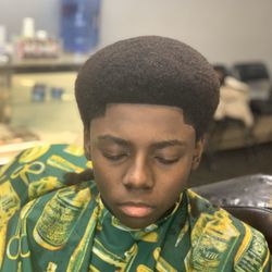 Sir Johns BarberShop and Salon - Clean shape up