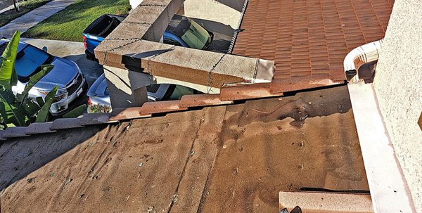 Weathertight Roofing Logo