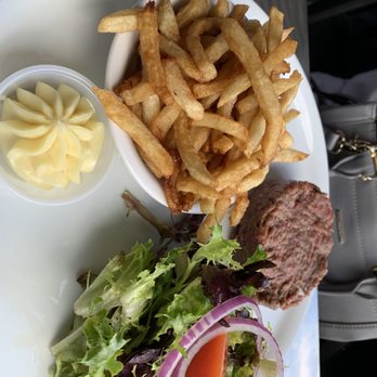 Café Cherrier - Tartare de bœuf, frites et salade - French Near Me - Montreal, Quebec Café Cherrier - Tartare de bœuf, frites et salade - French Near Me - Montreal, Quebec