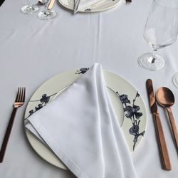 Coastal Kitchen Monterey - Lovely table setting