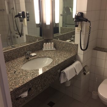 Radisson Blu Airport Hotel - Bathroom - Hotels Near Me - Gardermoen, 02