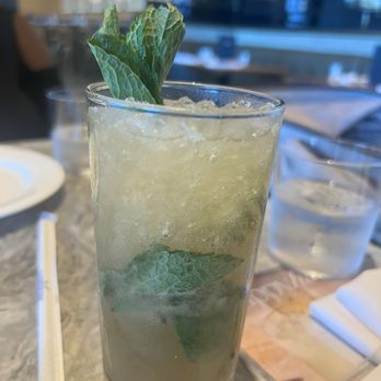 Earls Kitchen + Bar - Mojito 75 - New American Near Me - Orlando, Florida