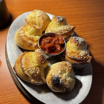F1F4 Pizza Bar - Garlic Bread - Pizza Near Me - Stone Mountain, Georgia