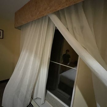 Comfort Inn & Suites - Only had half a window covering, so anyone outside could have looked in - Hotels Near Me - Cedar City, Utah Comfort Inn & Suites - Only had half a window covering, so anyone outside could have looked in - Hotels Near Me - Cedar City, Utah