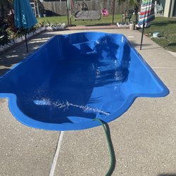 Grays Pool Restoration - New paint on fiberglass pool