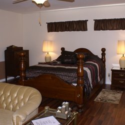 Anthony's By The Sea - Honeymoon Suite - this suite features a queen bed, private bath and semi-private entrance off the main house.