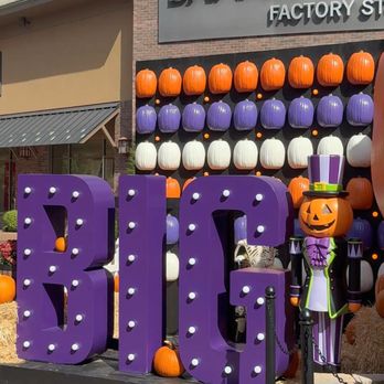 Outlets at Traverse Mountain - Big Jack's World at Traverse Mountain - Lehi, Utah | Rees's Roots - Outlet Stores Near Me - Lehi, Utah