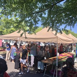 Arden-Arcade Certified Farmers' Market - Customers shopping at the market