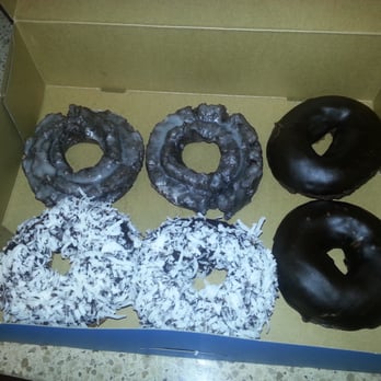 Top Pot Doughnuts - Just a little evening snack! - Bakeries Near Me - Seattle, Washington Top Pot Doughnuts - Just a little evening snack! - Bakeries Near Me - Seattle, Washington