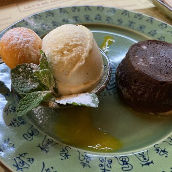 Boa-Bao - Chinese 5 spice chocolate molten cake with vanilla ice cream - Asian Fusion Near Me - Lisbon, 11