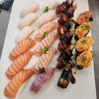 STR Sushi Taku Rotary - Nigiris - Conveyor Belt Sushi Near Me - Chicago, Illinois STR Sushi Taku Rotary - Nigiris - Conveyor Belt Sushi Near Me - Chicago, Illinois
