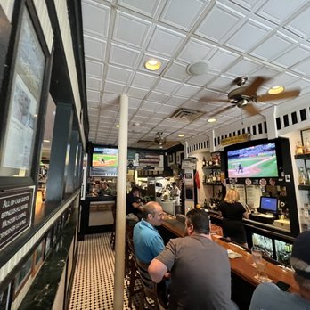 Larchmont Tavern - people sitting at the bar - Pubs Near Me - Larchmont, New York Larchmont Tavern - people sitting at the bar - Pubs Near Me - Larchmont, New York