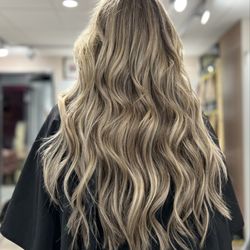 Cynthia Santana Hair Studio - Highlights and extensions