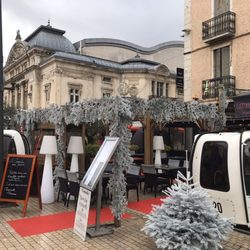 Café des Arts - L'entrée du café en période de Noël