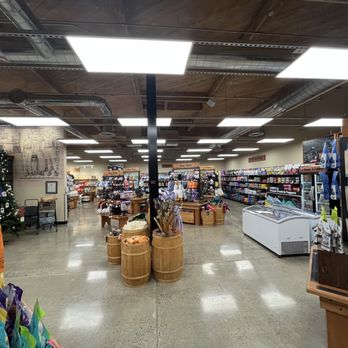 Mud Bay - Inside view - Pet Stores Near Me - Bellevue, Washington Mud Bay - Inside view - Pet Stores Near Me - Bellevue, Washington