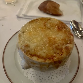 Bouchon - Soupe a l'Oignon, French onion soup - French Near Me - Yountville, California