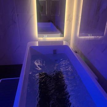 SWTHZ - The plunge pool is NOT for the faint of heart, but it worked wonders for my inflammation - Saunas Near Me - Orlando, Florida SWTHZ - The plunge pool is NOT for the faint of heart, but it worked wonders for my inflammation - Saunas Near Me - Orlando, Florida